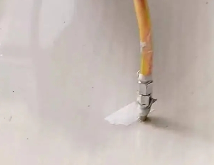 霸州瓷砖空鼓维修公司专业解答在瓷砖铺贴过程中，如果使用的砂料过粗（如全部使用了粗砂），可能会导致以下问题